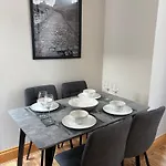 Sea La Vie - 6 St Marys Walk - 2 Bed Old Town
